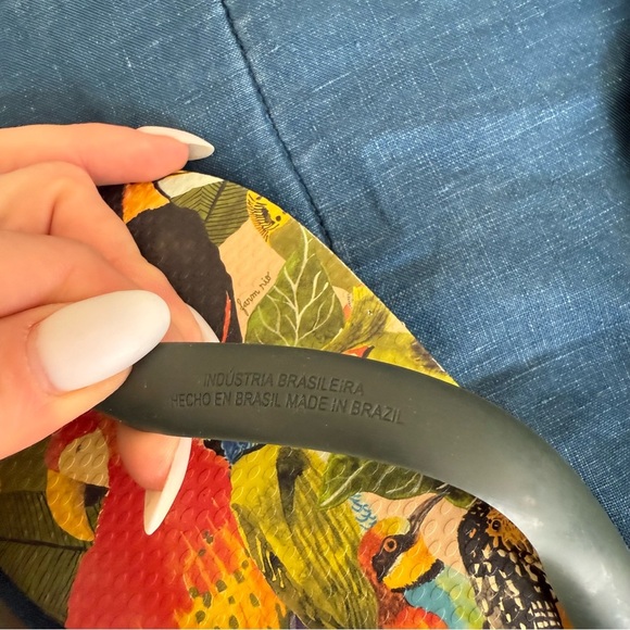Havaianas Farm Rio Bird Jungle Flip Flop in Green Olive Size 6 - Picture 4 of 5